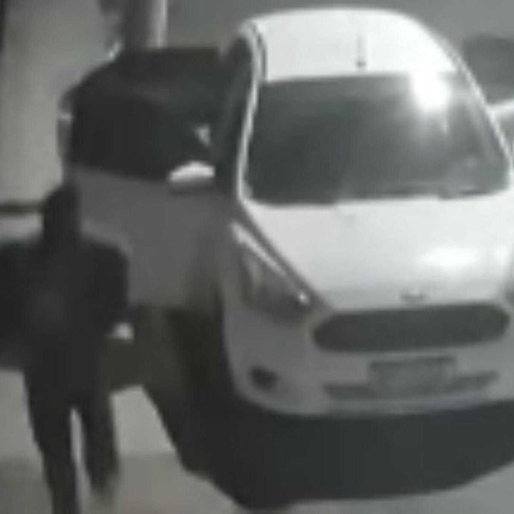 Emboscada na porta de barbearia mata homem e deixa ferido no interior de mg