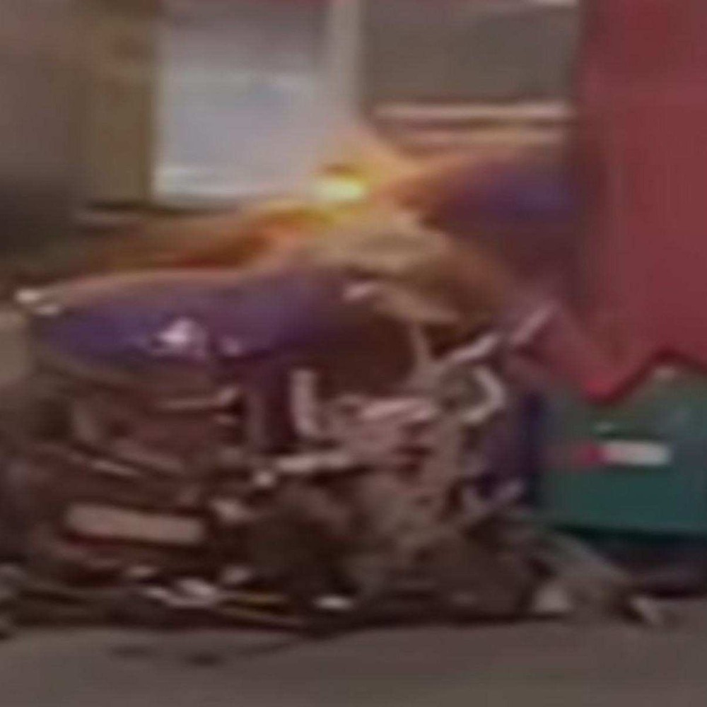 Acidente com dodge ram complica trânsito na avenida antônio carlos