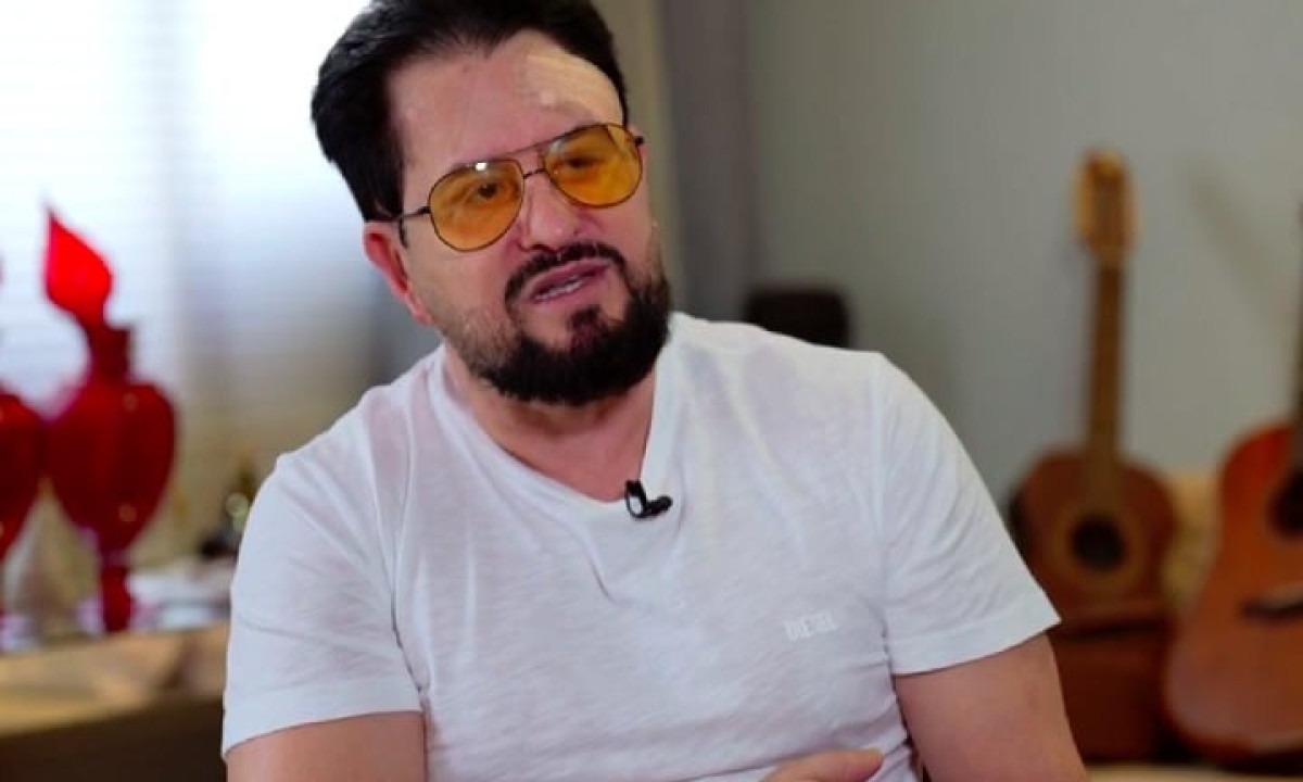 &quot;A gente estava distribuindo as rosas para a galera e eu n&atilde;o vi mais nada. Acho que pisei em falso&quot;, disse em entrevista. -  (crédito: Reprodu&Atilde;&sect;&Atilde;&pound;o/TV Globo)