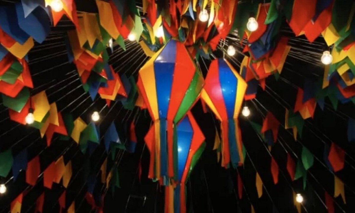 No Brasil, a pipoca tamb&eacute;m ocupa um lugar especial em eventos culturais e festividades. Durante as festas juninas, por exemplo, ela &eacute; t&atilde;o tradicional quanto as bandeirinhas e as fogueiras, refor&ccedil;ando seu v&iacute;nculo com celebra&ccedil;&otilde;es populares. -  (crédito: Divulga&ccedil;&atilde;o)