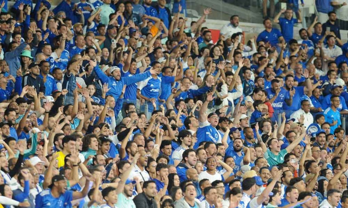 Cruzeirenses lotaram o Mineirão no último domingo, fizeram bela festa, mas também protagonizaram cenas lamentáveis após o apito final - (crédito: Alexandre Guzanshe/EM/D.A. Press) Cruzeirenses lotaram o Mineirão no último domingo, fizeram bela festa, mas também protagonizaram cenas lamentáveis após o apito final - (crédito: Alexandre Guzanshe/EM/D.A. Press)