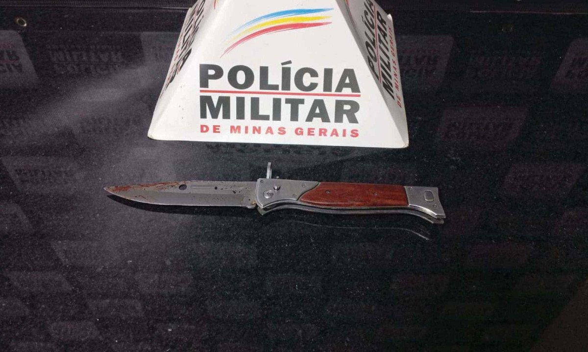 A faca usada no crime foi apreendida e será periciada -  (crédito: Reprodução/PMMG )