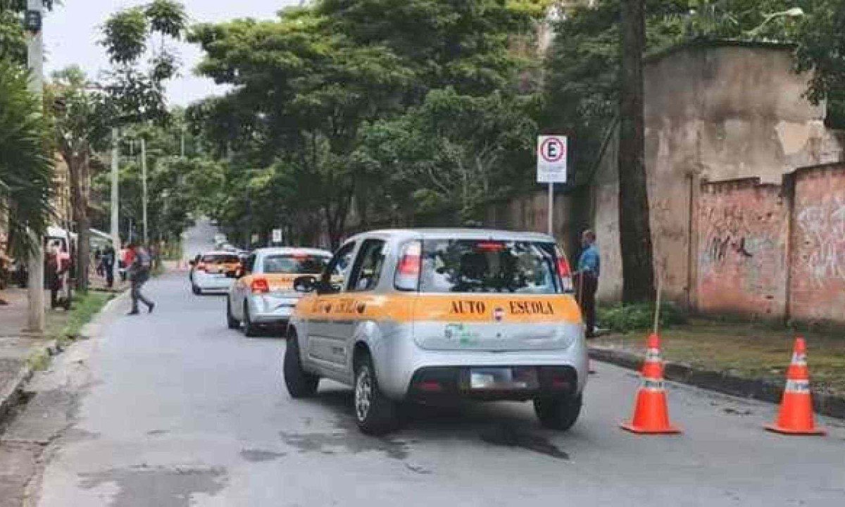 São 400 vagas para servidores efetivos da carreira de Professor de Educação Básica e 20 para servidores em exercício na CET-MG -  (crédito: Seplag-MG / Divulgação)