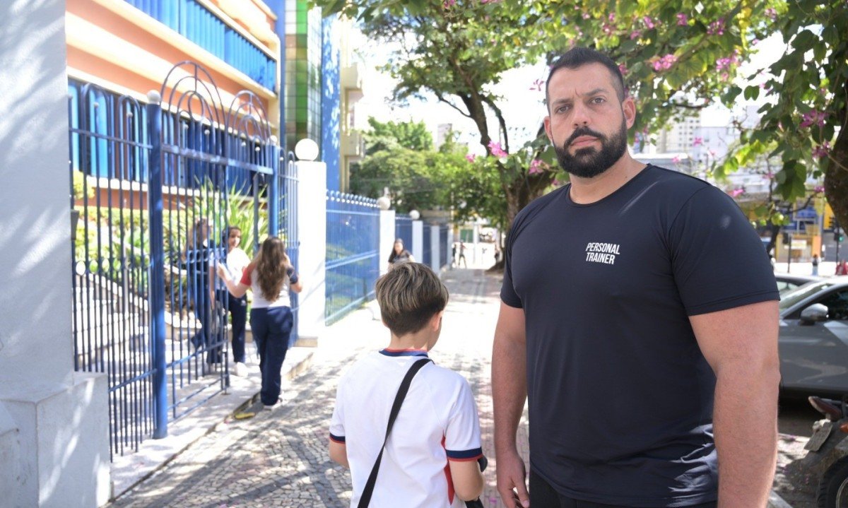 Roger Fernando Bodevan Oliveira, personal trainer de 37 anos que busca o primo na escola na área, vê o abrigo com bons olhos 
