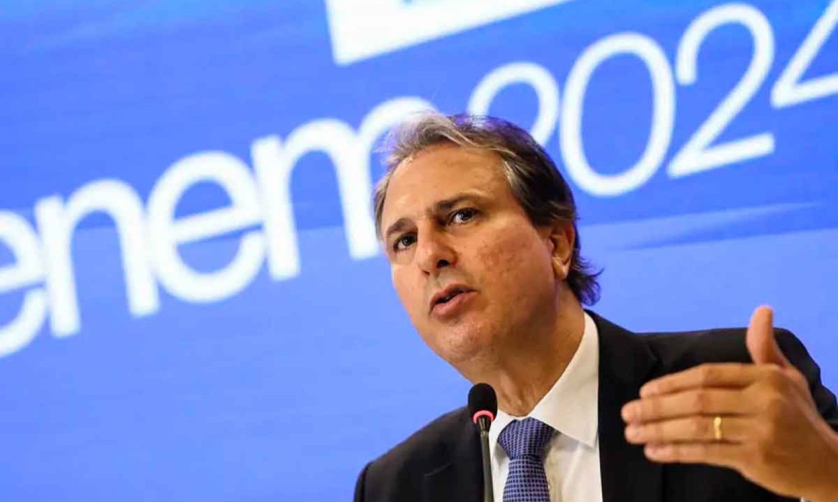 O ministro da Educação, Camilo Santana, disse que estão previstos dois anos de transição para adaptação gradual dos cursos - (crédito: MARCELO CAMARGO/AGÊNCIA BRASIL) O ministro da Educação, Camilo Santana, disse que estão previstos dois anos de transição para adaptação gradual dos cursos - (crédito: MARCELO CAMARGO/AGÊNCIA BRASIL)