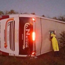 Capotamento de ônibus de viagem mata criança de quatro anos e mulher  - Reprodução/Redes sociais