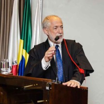 UMA CARREIRA PAUTADA EM LEIS E BONDADE - Divulgação