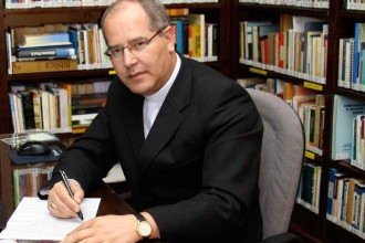 Dom Walmor está em repouso após infiltração na coluna lombar