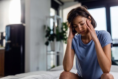 Alguns sinais podem indicar que a dor não é apenas um incômodo passageiro e merece avaliação médica imediata -  (crédito: Drazen Zigic/ FreePik)