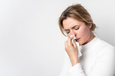 Com temperaturas instáveis e ar mais seco, a estação favorece infecções e crises alérgicas
 -  (crédito: FreePik)