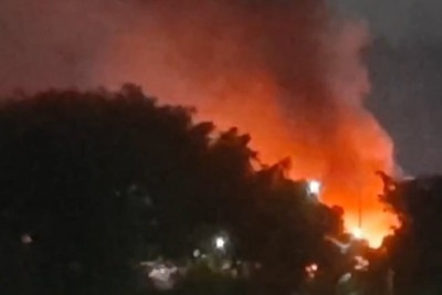 Uma das bonecas Annabelle, usada nas gravações de filmes de terror, estava entre os itens queimados no incêndio no Shopping Nova América, em Del Castilho, no Rio de Janeiro. Foi em julho de 2024 e o FLIPAR mostrou na ocasião. Relembre. -  (crédito: Reprodução de vídeo redes sociais )