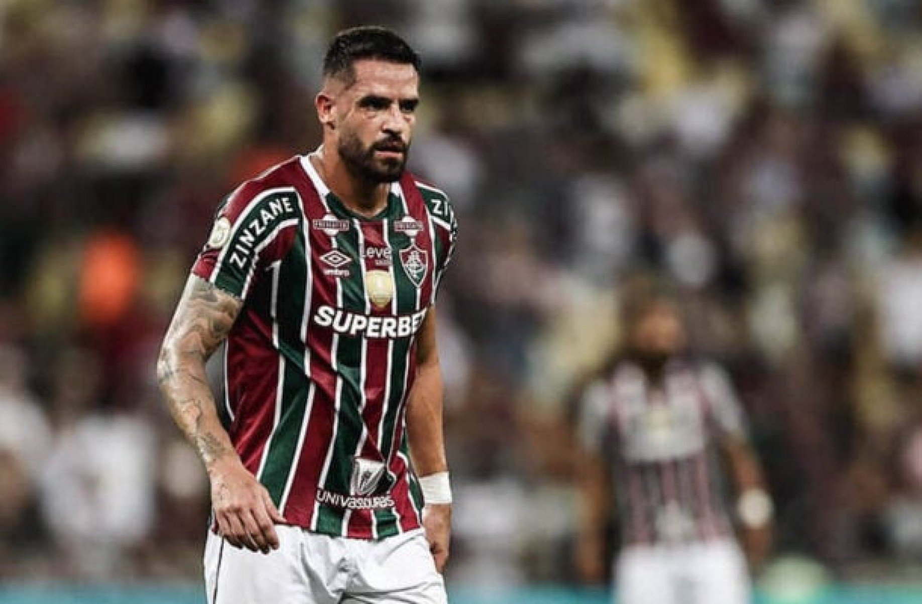 Fluminense rescinde contrato com Renato Augusto