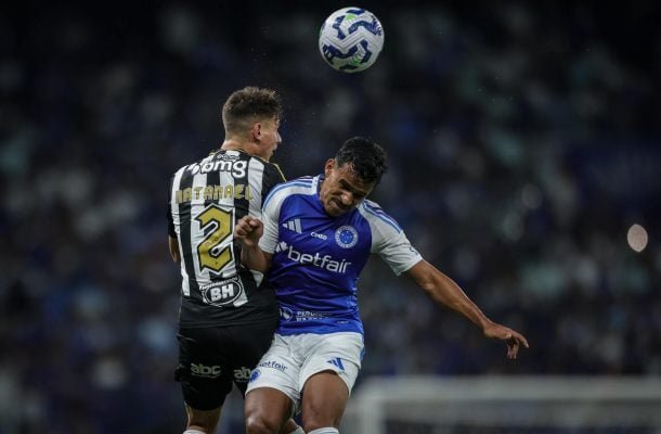 KAIKI BRUNO – Fez um jogo muito consistente, tanto na marcação quanto ao partir para o apoio. Mas faltou apuro nos cruzamentos. NOTA: 7,0. Foto: Gustavo Aleixo/Cruzeiro