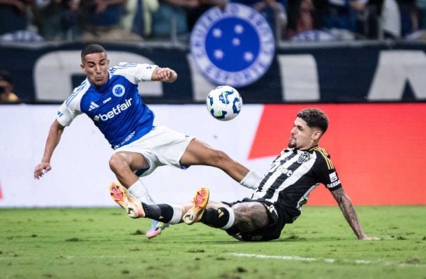 CHRISTIAN – Um guerreiro, procurando se posicionar para receber as bolas. De negativo, o fato de entrar pouco na área para finalizar. NOTA: 6,5. Foto: Gustavo Aleixo/Cruzeiro