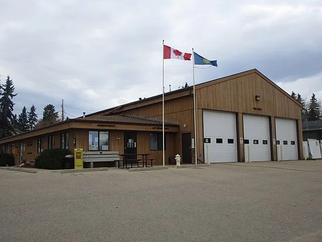 Nascida na província de Alberta, no Canadá. Lilly ganhou fama pelo papel da fugitiva Kate Austen, na famosa série de TV "Lost", seu primeiro grande sucesso.. Criada por Jeffrey Lieber, J. J. Abrams e Damon Lindelof, a série exibida originalmente pela ABC ficou no ar entre 2004 e 2010, 