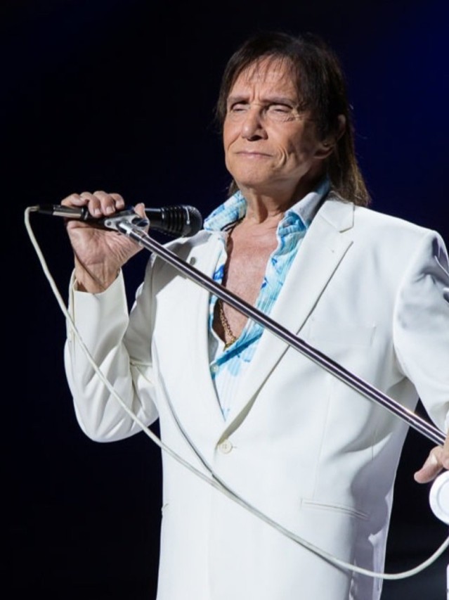 Show de roberto carlos é cancelado horas antes da apresentação e fãs se irritam
