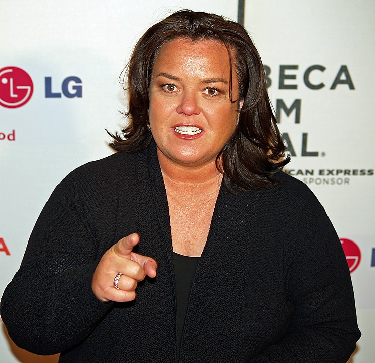 Rosie O'Donnell - Comediante, atriz, cantora, autora  e ativista dos direitos da comunidade LGBT. Lembrada por interpretar Bete no Live Action dos Flintstones
