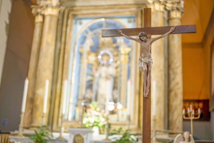 Sua mensagem de amor e salvação influenciou bilhões de pessoas ao longo dos séculos, moldando culturas, éticas e sistemas de crença. 