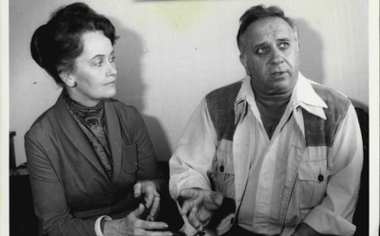 A fama da boneca Annabelle surgiu a partir de uma história considerada verdadeira que envolve o casal Ed e Lorraine Warren. Lorraine Warren era médium e seu marido, Ed, investigava casos de paranormalidade, com o apoio da mulher. -Domínio público