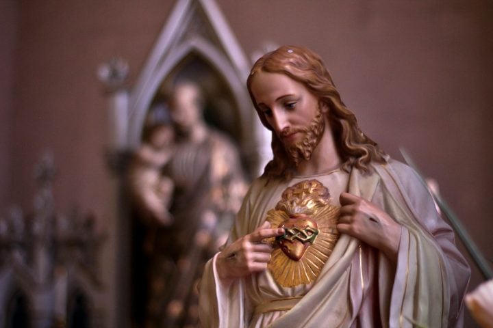 Sua vida, ensinamentos e sacrifício formam a base do cristianismo, a religião com mais adeptos no mundo.