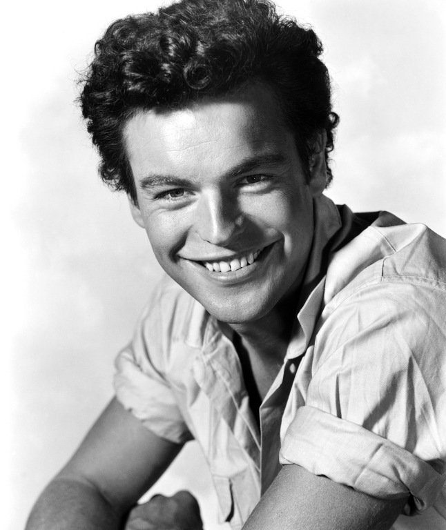 Nsacido em 10/2/1930, Detroit, no Michigan, Robert Wagner começou a carreira em 1951, no filme "The Frogmen". 