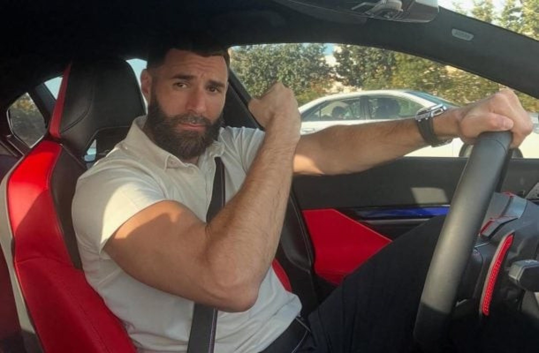 Nova aquisição! Benzema compra BMW luxuosa de mais de R$1 milhão Nova aquisição! Benzema compra BMW luxuosa de mais de R$1 milhão