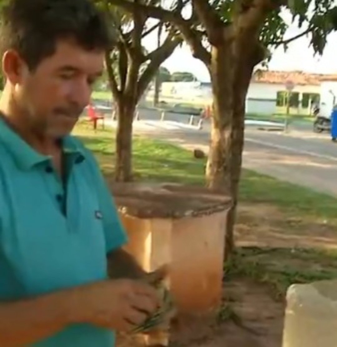 A família ainda teve dúvidas se esse antigo "tesouro"  ainda teria algum valor. Mas, pelo visto, o pai perdeu a chance de gastar o dinheiro enquanto era possível. 