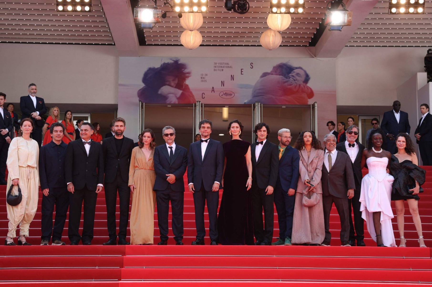 Cannes 2025: brasileiros desfilam pelo tapete vermelho do festival