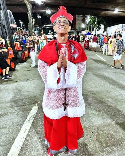 Nos dez anos de sua primeira passagem pela Viradouro, teve excelente relaÃ§Ã£o com rainhas de bateria como Luma de Oliveira e Juliana Paes. Nesses mais de 35 anos de carreira, teve rainhas como Monique Evans, Camila Pitanga, Luciana Sargentelli, Paolla Oliveira, Erika Januza, etc.