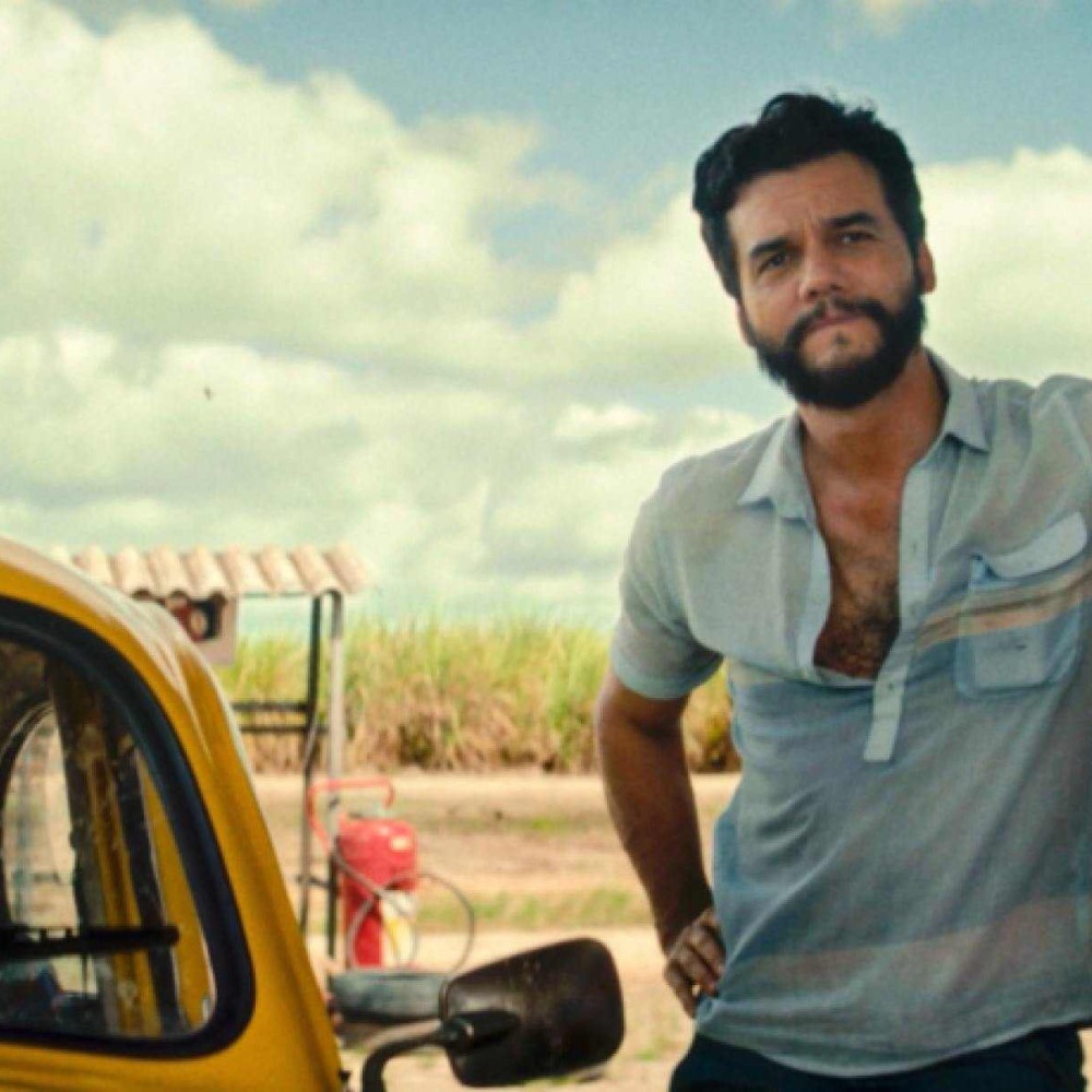 'o agente secreto' estreia com 100% de aprovação no rotten tomatoes