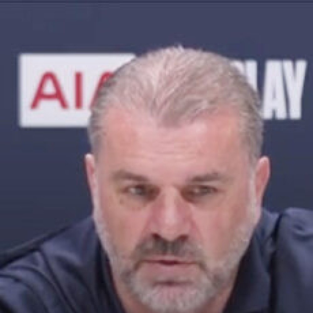 Antes de final da liga europa, técnico discute com repórter: ‘não sou palhaço’