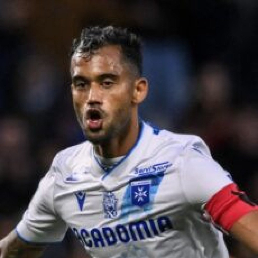 Ex-jogador do santos se destaca como zagueiro artilheiro na frança