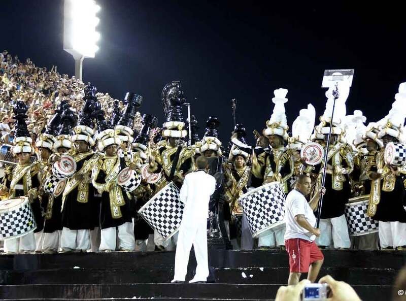 No carnaval de 2007, o carnaval viveu um dos ápices da ousadia de mestre Ciça. Com o enredo sobre jogos, do carnavalesco Paulo Barros, os ritmistas da Viradouro subiram no carro alegórico, representando peças de xadrez.