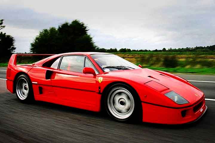 Com velocidade máxima de 300 km/h, o carro é uma raridade, com pouco mais de mil unidades no mundo, e seu preço chega a ultraar R$ 4 milhões.