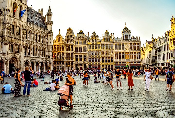 Em 18º lugar está a Bélgica. Famosa pelas cervejas e pelos chocolates, ela tem um custo diário para um viajante de 142 euros em média.