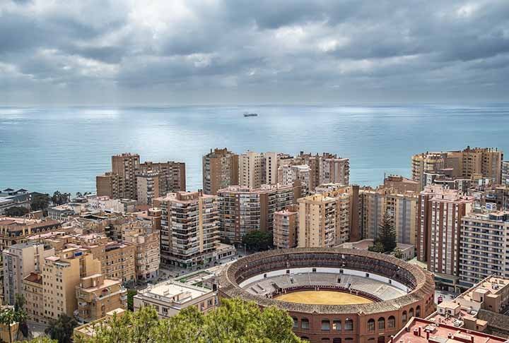 Pretende comer paella? A Espanha aparece em 16º lugar na lista, com um custo médio diário de 150 euros.