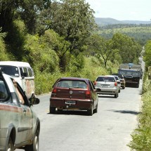 MG-424: motociclista derrapa na pista, se levanta e morre atropelado - Euler Junior/EM/D.A Press