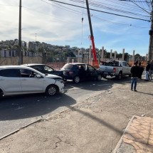 Série de colisões de carros deixa pessoa ferida e obstrui via no Barreiro - Wellington Barbosa/Divulga&ccedil;&atilde;o