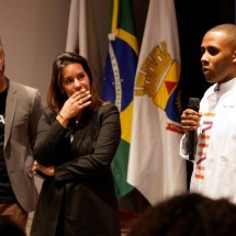 Leo Paixão (diretor acadêmico) e Sarah Rocha (diretora executiva) se emocionaram com as falas dos formandos -  (crédito: OFK Films/Divulgação)