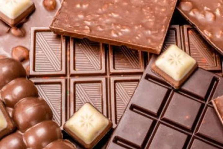 O  chocolate  faz parte do dia das pessoas, principalmente em forma de barras - de diversos tipos e tamanhos. É consumido individualmente e também é um bom presente. -  (crédito: Divulgação)