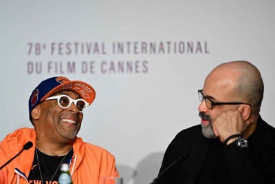 O cineasta Spike Lee e o ator Jeffrey Wright durante entrevista coletiva em Cannes -  (crédito: Julie Sebadelha/AFP)