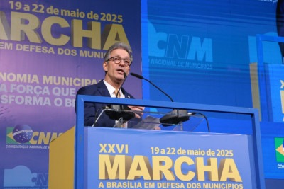 Governador de Minas Gerais discursou durante a Marcha dos Prefeitos em Brasília, evento da Confenderação Nacional dos Municípios (CNM) -  (crédito: Gil Leonardi/Imprensa MG)