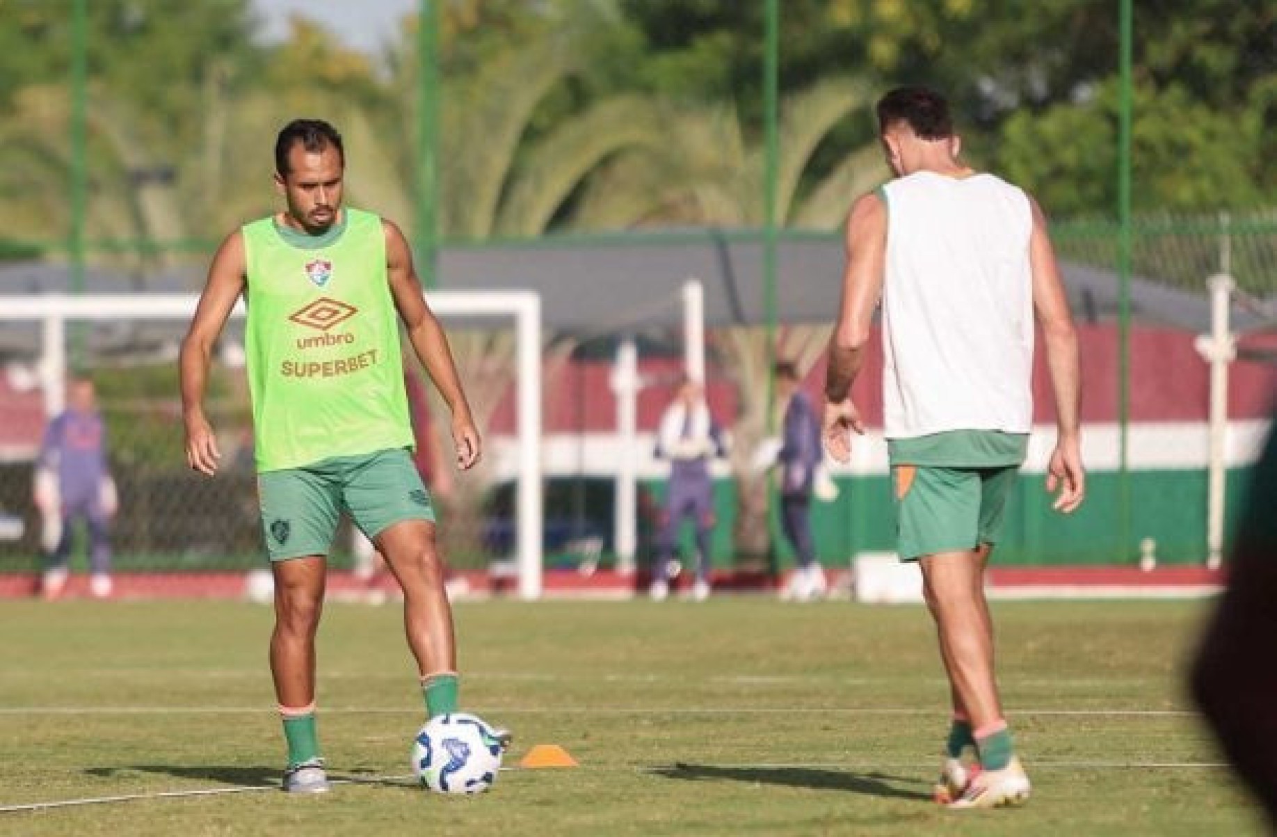 Lima volta a treinar com elenco e está perto de ficar à disposição do Fluminense