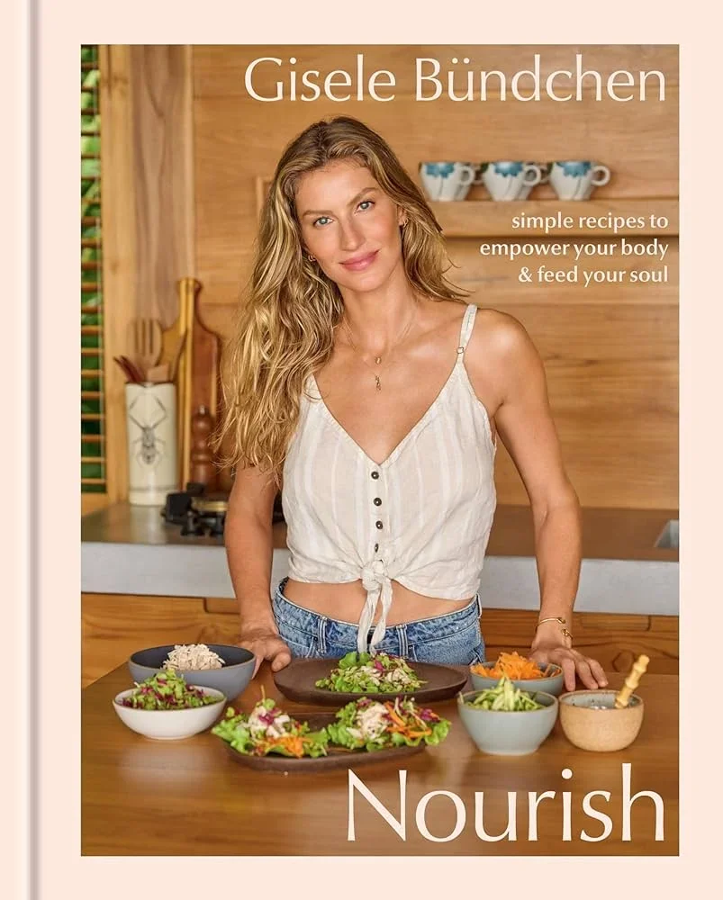 Gisele segue uma dieta rica em vegetais e não consome alimentos processados. E aceita complementar a alimentação com suplementos vitamínicos, principalmente D3 e K2.