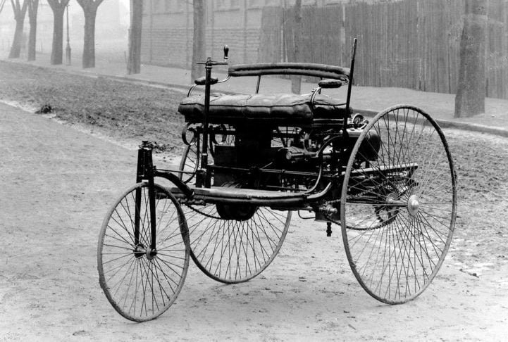 O triciclo movido a gasolina marcou um ponto de virada, abrindo caminho para uma nova era de transporte individual.