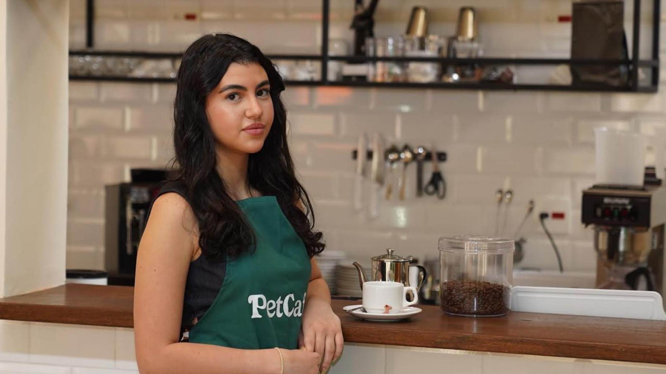 Fundado pela jovem Catarina Hauck, de 17 anos, o PetCafé nasceu a partir de uma escolha pouco convencional Fundado pela jovem Catarina Hauck, de 17 anos, o PetCafé nasceu a partir de uma escolha pouco convencional