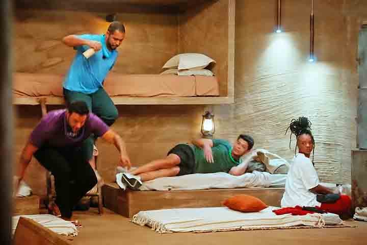 No entanto, a grande virada da trama ocorre logo no primeiro episódio, quando é revelado que a dinâmica da competição envolve, na verdade, uma aliança entre noras/genros e suas sogras.