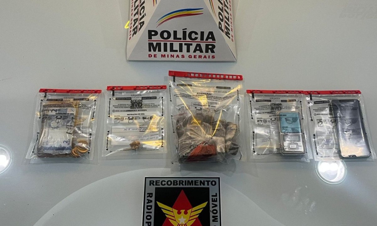 Material foi apreendido em casa de Governador Valadares na noite dessa ter&ccedil;a (20/5) -  (crédito: PMMG/Divulga&ccedil;&atilde;o )