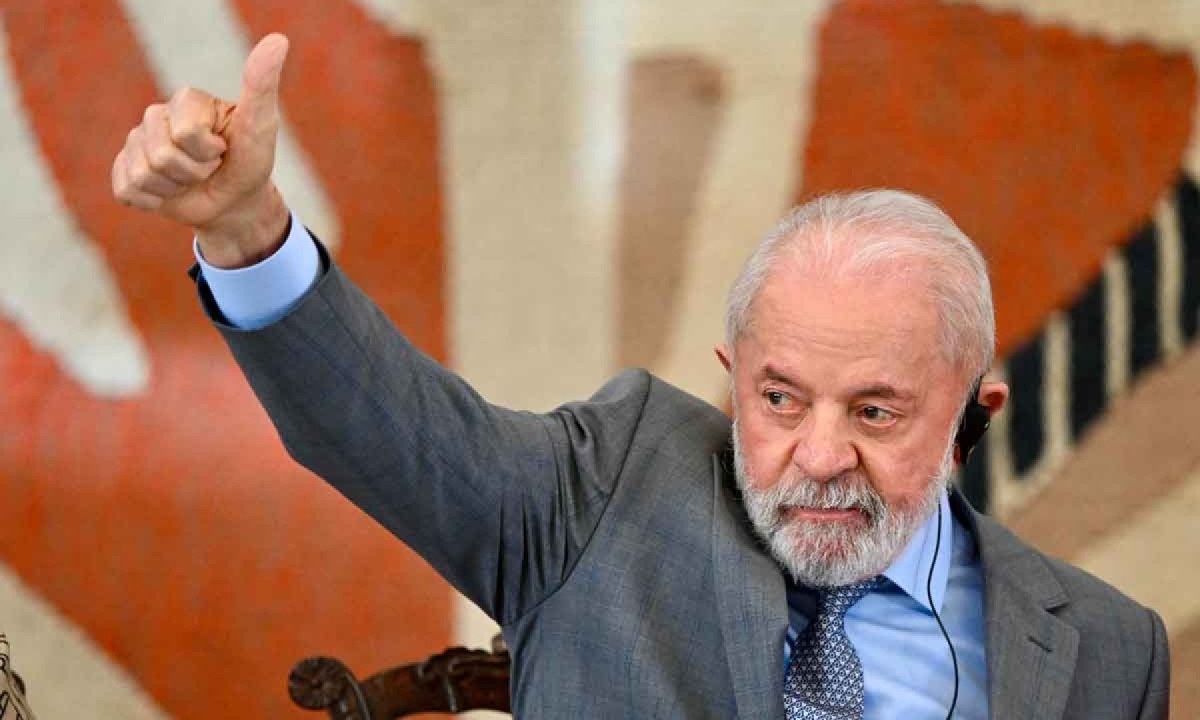 Com a popularidade em baixa, de olho na própria reeleição, Lula adotou o velho discurso do Robin Hood - (crédito: EVARISTO SÁ/AFP) Com a popularidade em baixa, de olho na própria reeleição, Lula adotou o velho discurso do Robin Hood - (crédito: EVARISTO SÁ/AFP)