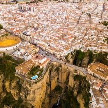 Viagem para Ronda: conheça a cidade construída sobre um abismo rochoso - JackF de Getty Images